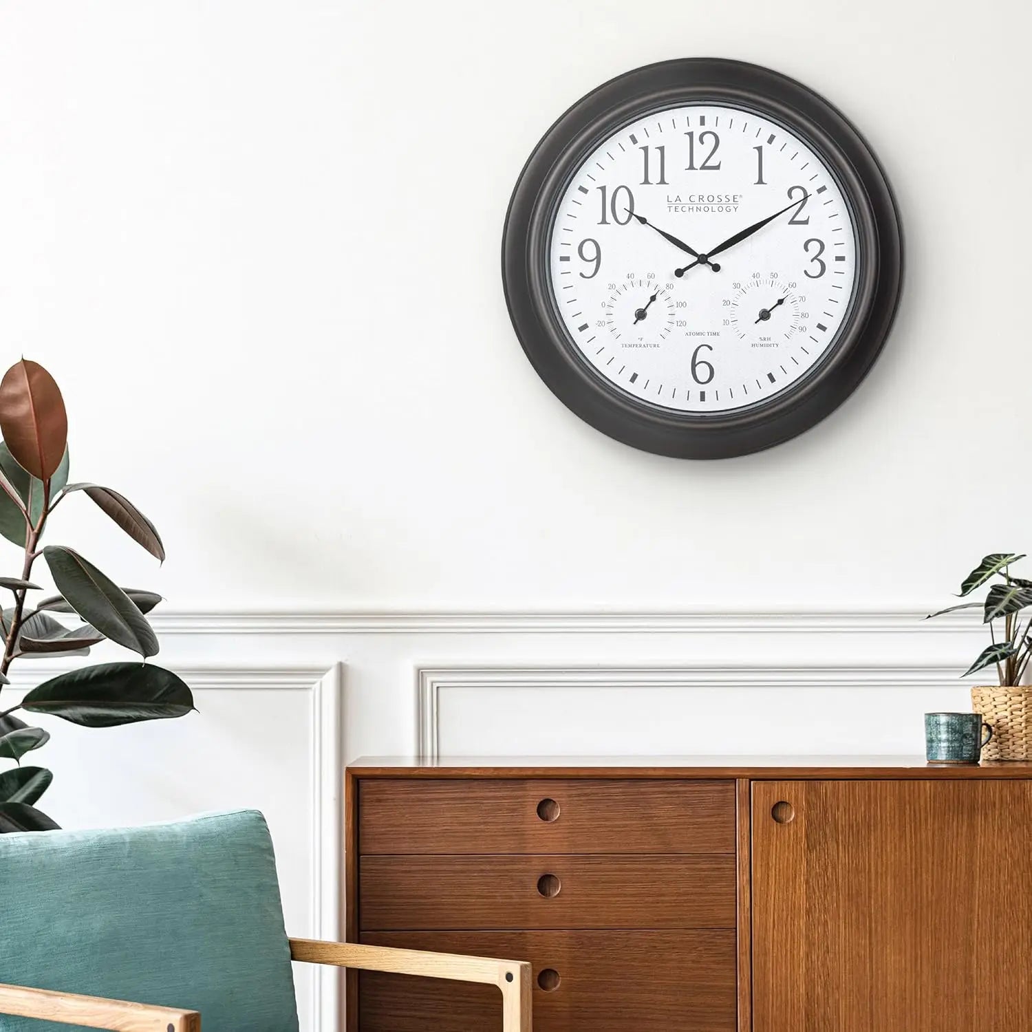 18-Inch Atomic Analog Wall Clock with Temperature & Humidity Display for Indoor/Outdoor Use